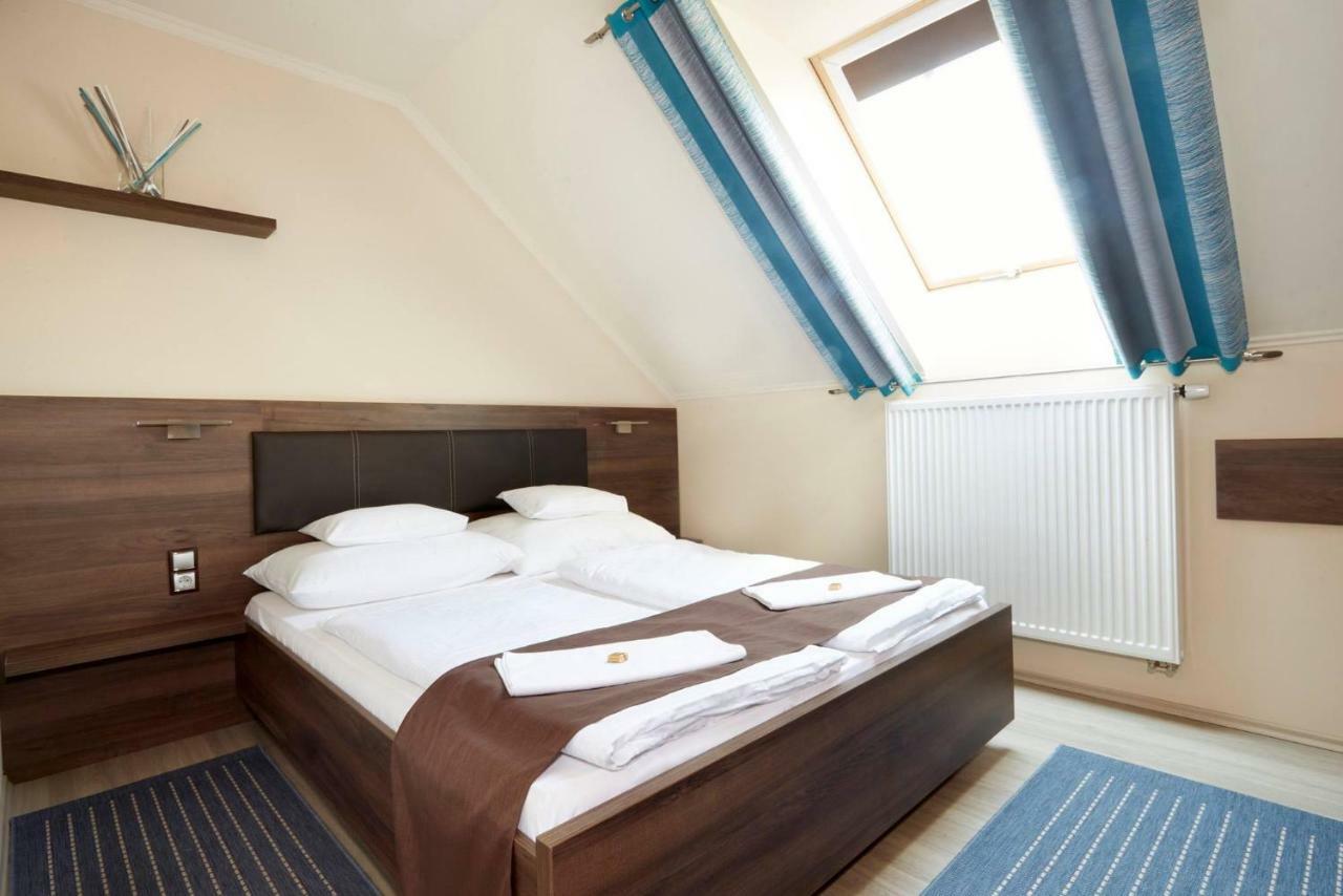Bed and Breakfast Ludvig Panzió Villány Esterno foto