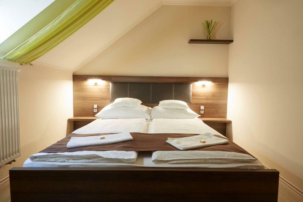 Bed and Breakfast Ludvig Panzió Villány Esterno foto