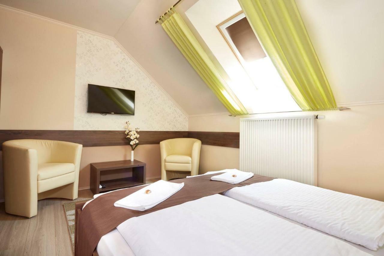 Bed and Breakfast Ludvig Panzió Villány Esterno foto